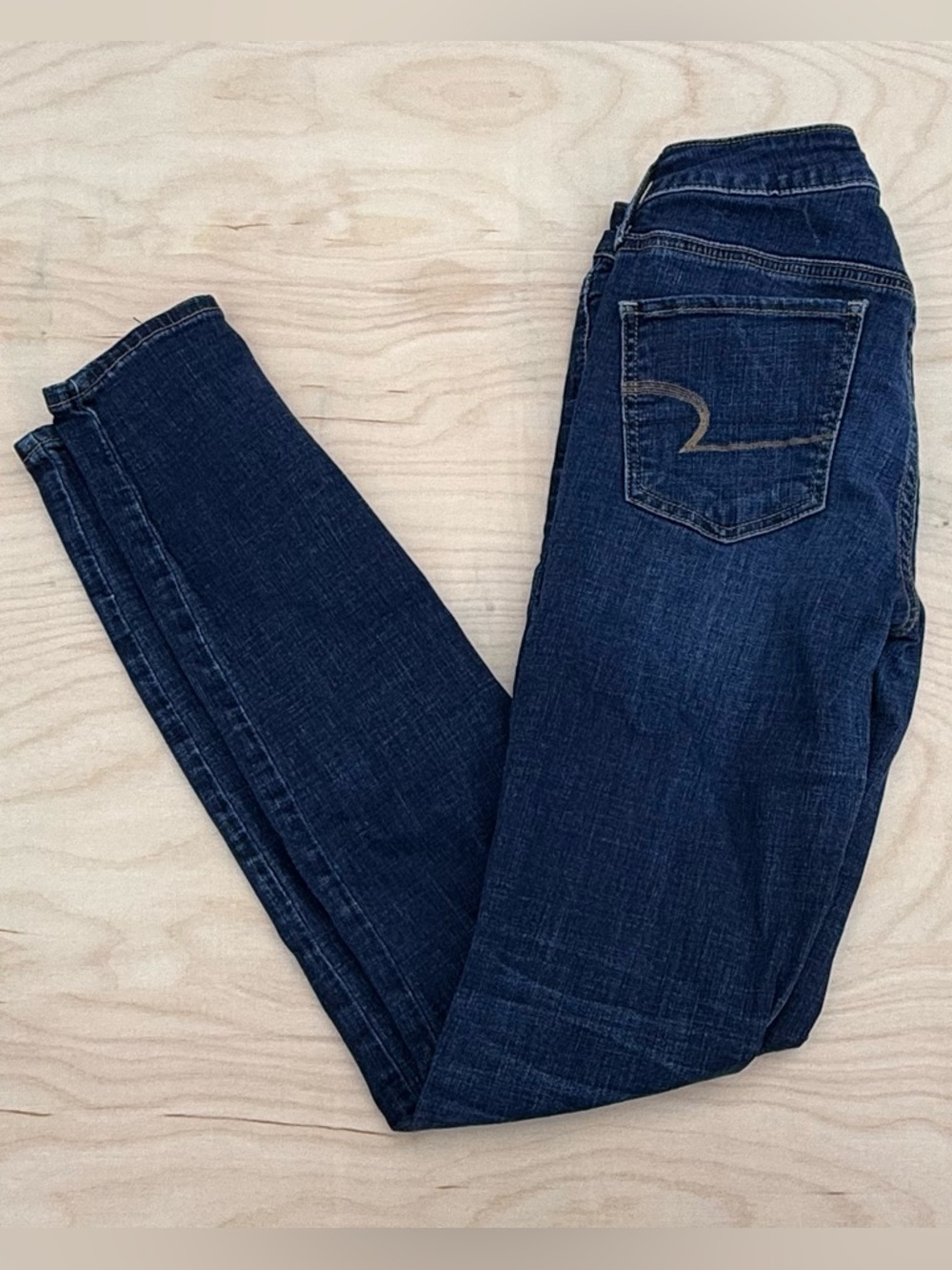 American Eagle Women's Super Stretch Dark Wash Blue Skinny Jeans size 4 regular